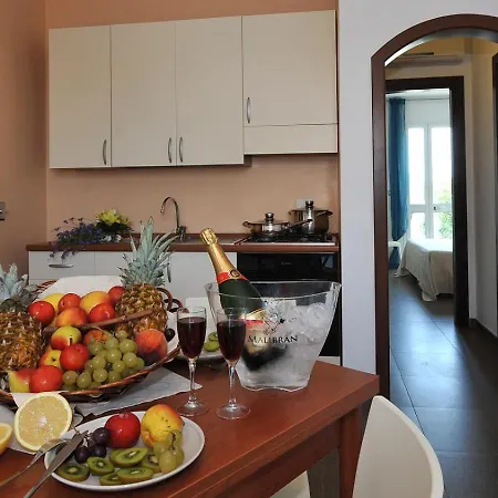 Ara Comfort Aparthotel 3*